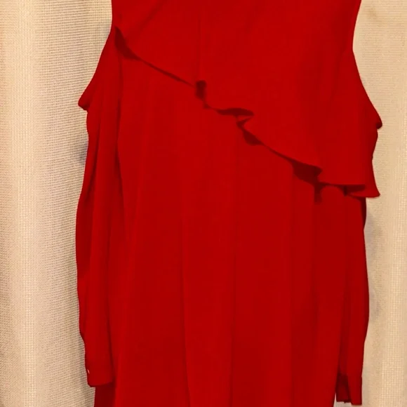 VINCE CUMUTO Chic Asymmetrical Red Cold Shoulder Blouse. Vince Cumuto - Picture 2 of 8